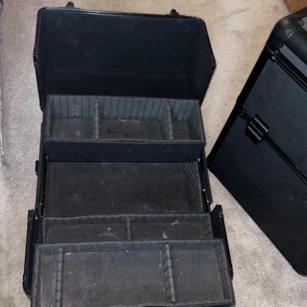 Makeup/hair travel organizer in black